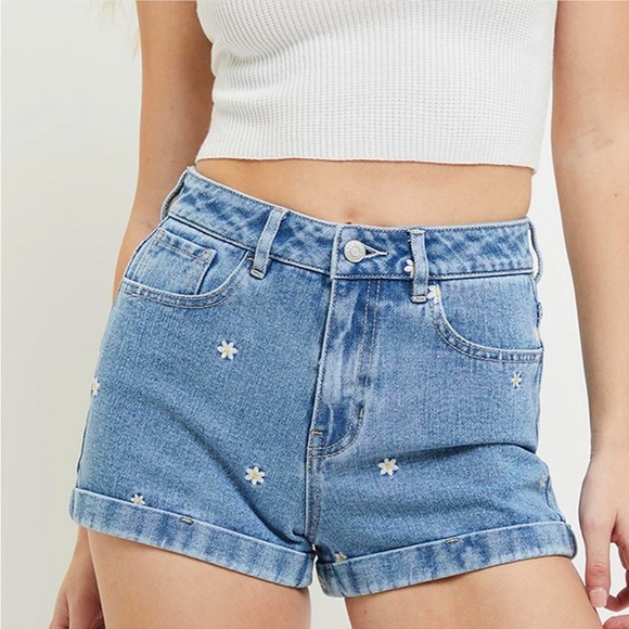 Pacsun Daisy Mom Shorts - Picture 3 of 3
